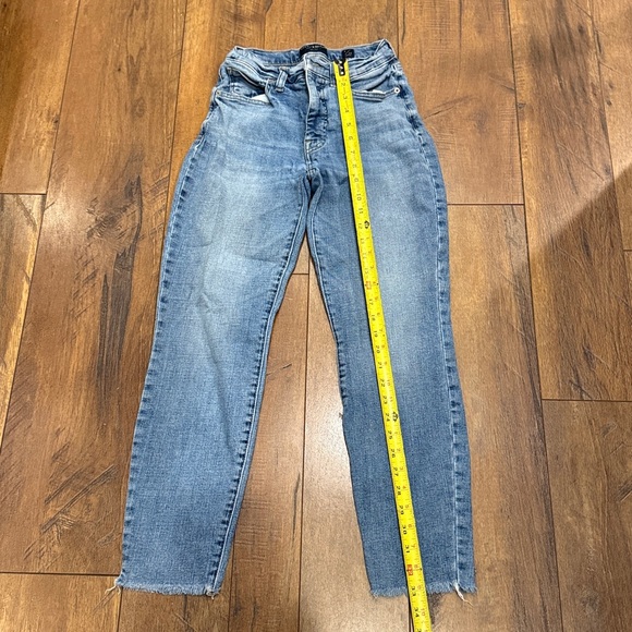 Lucky Brand Light Blue Ankle Jeans - Picture 4 of 11